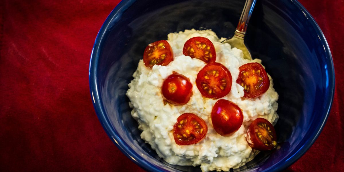 Cottage cheese bowl with tomatoes for weight loss